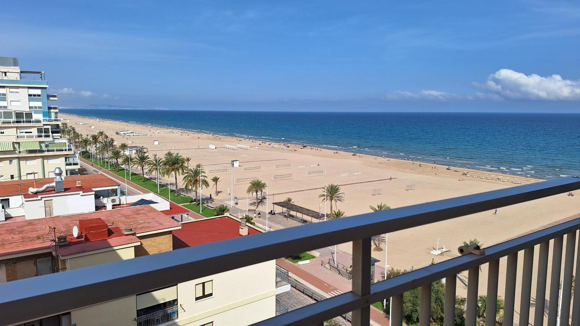 Preciosos Caracola En La Primera Linea De La Playa De Apartamento